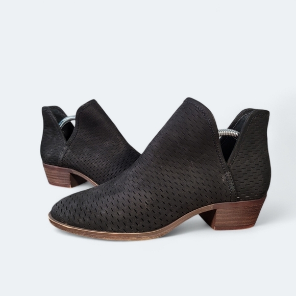 Lucky Brand Baley Perforated Slip On Ankle Boots Booties Black leather Size 7 - Picture 1 of 16